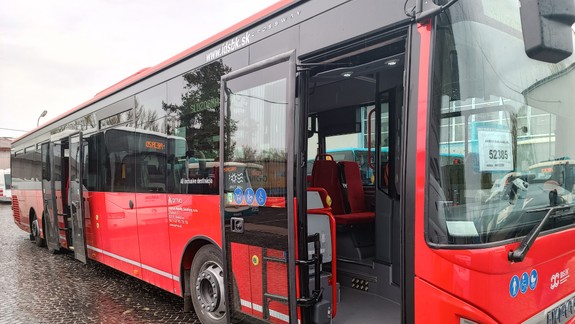 Muž surovo dobil šoféra autobusu. So zraneniami hlavy skončil v nemocnici