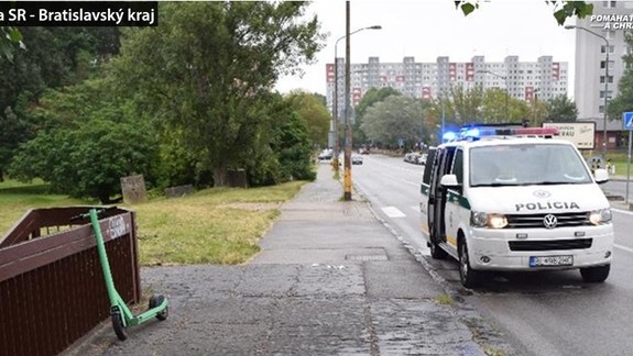 VIDEO: Bratislavskí policajti sa zamerali na nedisciplinovaných kolobežkárov - za čo dostali najviac pokút?