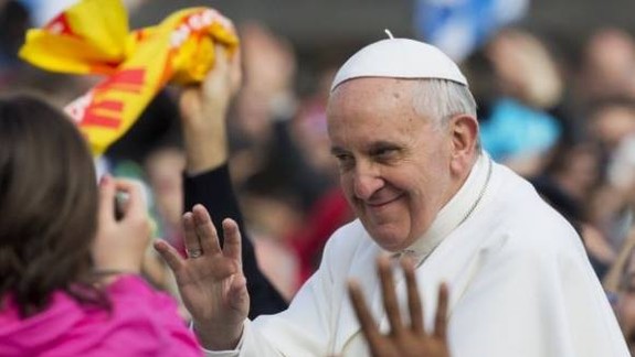 O zmenách podmienok účasti verejnosti na návšteve pápeža sa podľa premiéra teraz neuvažuje