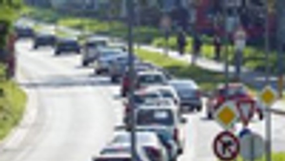 Mesto žiada o ohľaduplnosť pri ceste z Rovinky