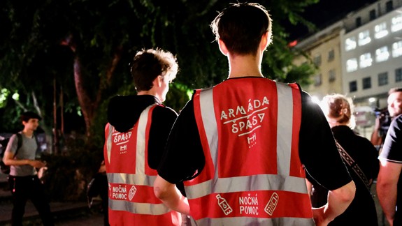 Na bezpečnosť v uliciach mesta dohliada aj dobrovoľnícka Nočná pomoc - Armáda špásy