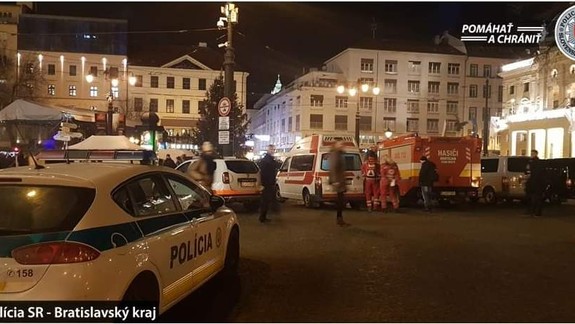 Noc očami policajtov: Jeden výtržník strieľal z plynovej pištole, ďalší hádzal po okoloidúcich fľaše