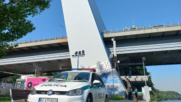 Tragické ráno na Moste SNP: Muž odstavil auto a siahol si na život