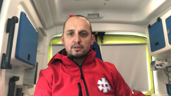ROZHOVOR Záchranár Majerský: Pribúdajú prípady, keď dieťa nezodpovednosťou nakazí covidom oboch rodičov a tí bojujú o život