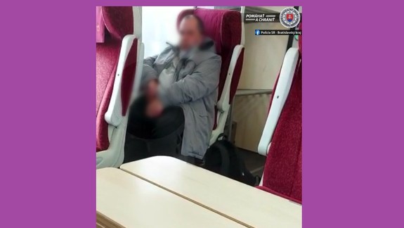 Zvrhlík vo vlaku zámerne onanoval pred 39-ročnou cestujúcou - tá neváhala a zavolala na linku 158...