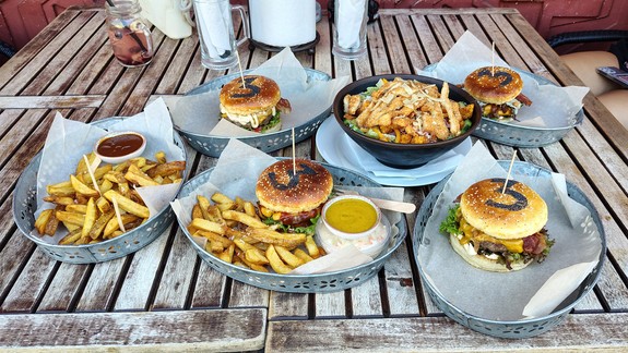 BEDEKER GURMÁNA Aj v nenápadnom mini bistre vedia robiť burgery