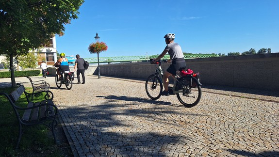 Radíme: Cyklisti po chodníku jazdiť nesmú, existuje však výnimka