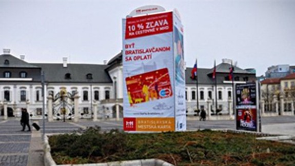 Mesto premiestnilo dve reklamné veže