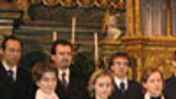 Zbor Chorus Salvatoris spieva pre Afriku 