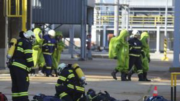 V Slovnafte cvičili hasiči pri likvidácii mimoriadnej udalosti