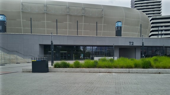 VIDEO: Zaplní sa dnes večer toto námestie pri Národnom futbalovom štadióne fanúšikmi?