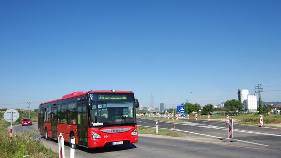 Niektoré spoje MHD po otvorení úsekov D4 a R7 majú ešte meškanie, ale situácia sa zlepšuje...