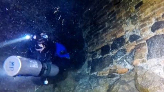 VIDEO Tajomstvá bratislavského podzemia: Potápači sa ponorili do pivníc v podhradí
