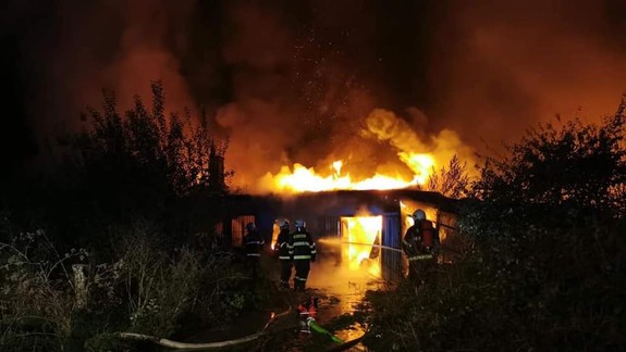Pri požiari v Dúbravke zahynuli až traja ľudia - polícia už začala trestné stíhanie!