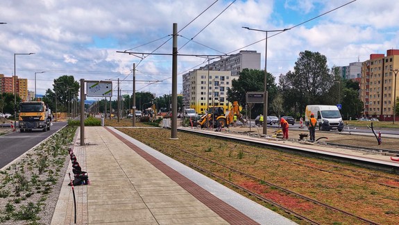 Za plnej premávky: Na električkovej trati v Petržalke budú počas víkendu zaškoľovacie skúšky desiatok vodičov