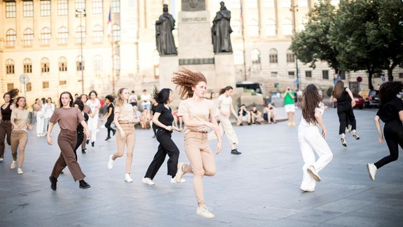 Tanečnice sa premenia na stádo koní: Bratislava v pohybe uvedie site-specific performanciu City Horses