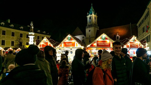 V Starom Meste sa začali vianočné trhy, tento rok potrvajú až do Silvestra
