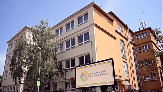 Budova a areál ZŠ na Jelenej majú prejsť do majetku Starého Mesta, kúpi ich za pol milióna