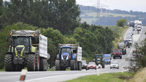 Jazda protestujúcich farmárov na traktoroch: Podarí sa im paralyzovať bratislavskú dopravu?