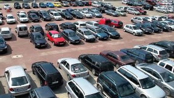 Väčšina Petržalčanov chce rezidenčné parkovanie