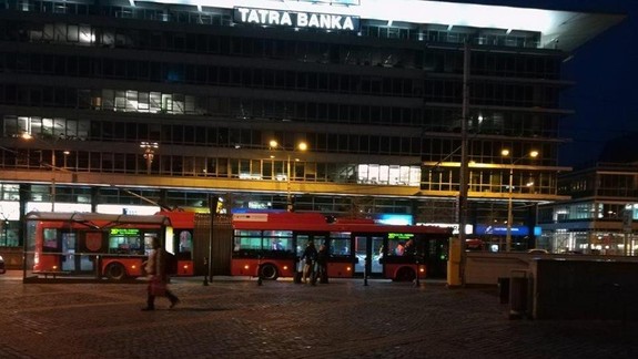 Po Hodžovom námestí blúdila dezorientovaná babička