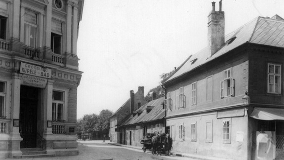 Neuveriteľné. Spoznávate túto ulicu v centre Bratislavy? Mnohí Staromešťania sem neskôr chodili do škôlky