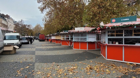 Na Hviezdoslavovom námestí sa začínajú vianočné trhy, oficiálne ich otvoria v piatok