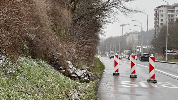 Na lamačskom cintoríne sa zosunul oporný múr