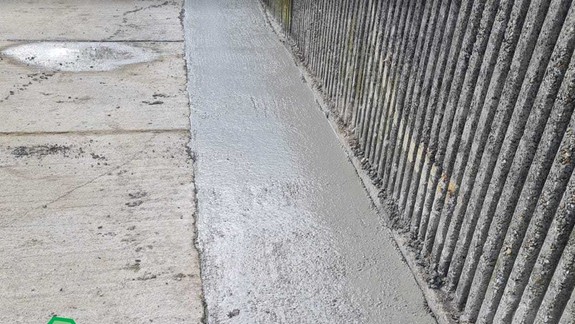 Petržalka opravila padajúci múr na Beňadickej, aj keď samospráve nepatrí