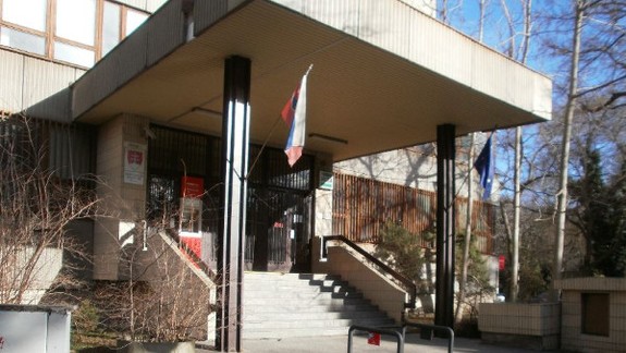 Po streľbe zomrel na Sasinkovej 26-ročný policajt