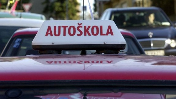 Do auta až po absolvovaní testov? Výcvik v autoškole môže prejsť zmenami