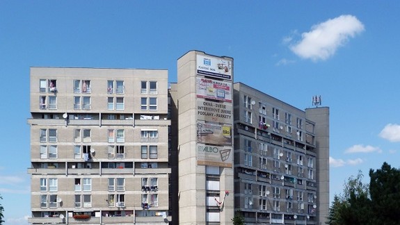 Za lúpežné prepadnutie bytu na Stavbárskej hrozí Dominikovi 7 až 12 rokov basy