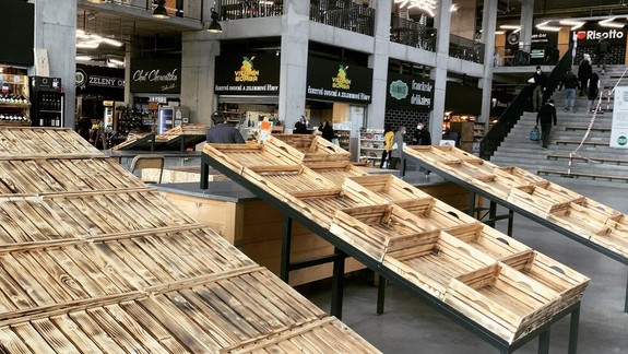 Trhovisko vo Fresh Markete končí: Hygienici zakázali trhový predaj, ako nájomcom pomôžu prevádzkovatelia?