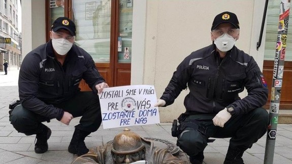 VIDEO: Policajti kontrolovali či sú zavreté bary a viacerí zažili aj príjemné prekvapenie...