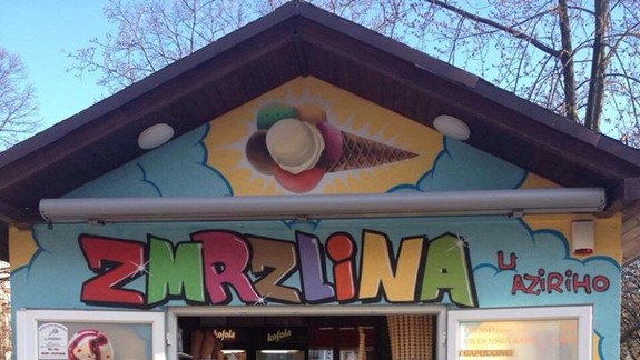 Skúste zrátať, koľko chýb nájdete na paneli s ponukou tejto zmrzlinárne...