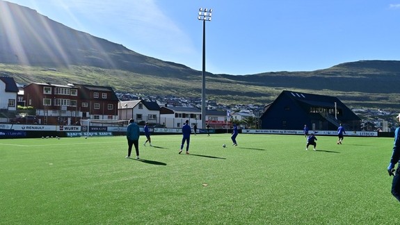 Slovan s ďalšími problémami v Lige majstrov - na Faerských ostrovoch vraj robia všetko pre to, aby sa ani dnes nehralo