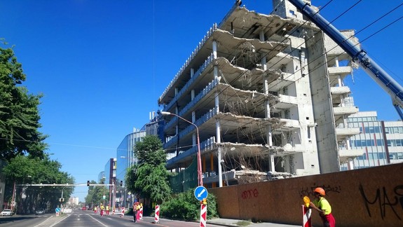 Búranie napreduje: Už o pár dní zmiznú aj posledné zvyšky biznis centra Apollo 1