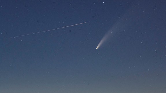 Pozrite sa na nočnú oblohu, začína byť pozorovateľná dlhoočakávaná kométa