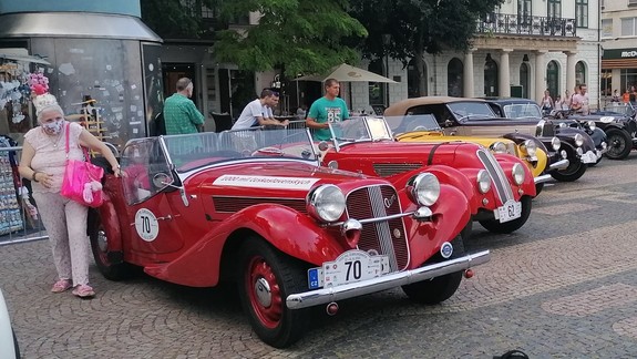 FOTO: Na Hviezdoslavovom námestí môžete vidieť viac ako stovku nádherných veteránov