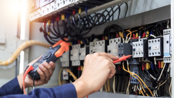 Bojíte sa, že vás preťažená a poškodená elektrická sieť oberá o peniaze?