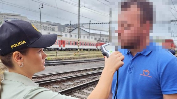 Policajti vyrazili na železnice, zistili 19 priestupkov