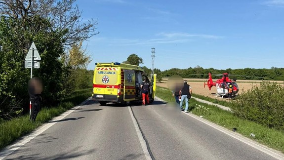 Pri Chorvátskom Grobe sa zrazil cyklista s motorkárom, zasahoval aj záchranársky vrtuľník