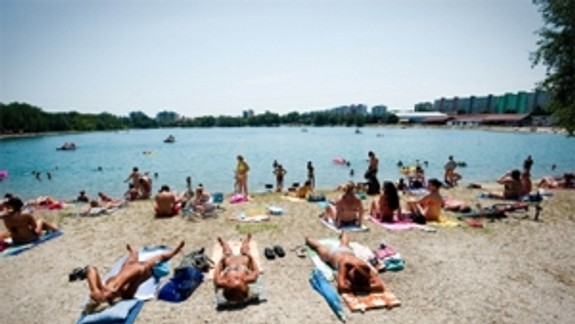 Horúce dni: Rizikom je prehriatie pre deti a starých ľudí, v aute môže byť aj 80 stupňov