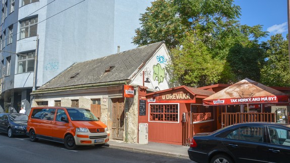 BEDEKER PIVÁRA - U Dreváka na Rajskej ulici si môžete dať veľké pivo za 1 euro a frťan za 80 centov!