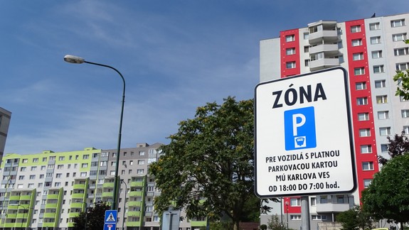 Prokuratúra rozhodla, že pokuty za nesprávne parkovanie v Karlovej Vsi sú nezákonné!