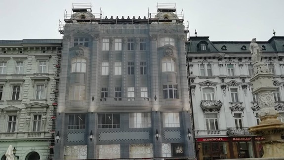 Obnovu požiarom poškodenej budovy na Hlavnom námestí stále pripravujú