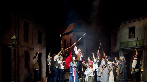 VIDEO: Divadlá sa otvárajú divákom - na javisko Novej scény sa vracajú Bedári