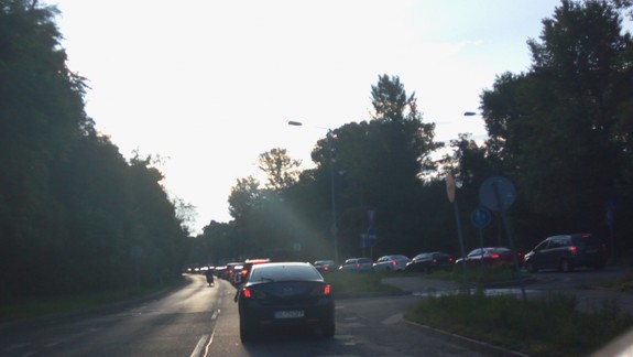 Vodiči stáli v kolóne pred Botanickou zbytočne! Dodávateľ zrejme zabudol odstrániť dopravné značky