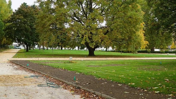 Nový zavlažovací systém, obrubníky, schodiská: Ako napreduje revitalizácia Grasalkovičovej záhrady?