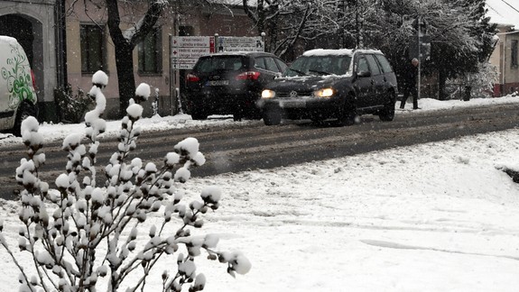 Všetky cesty v meste sú momentálne prejazdné, neodhrnuté možno nahlásiť